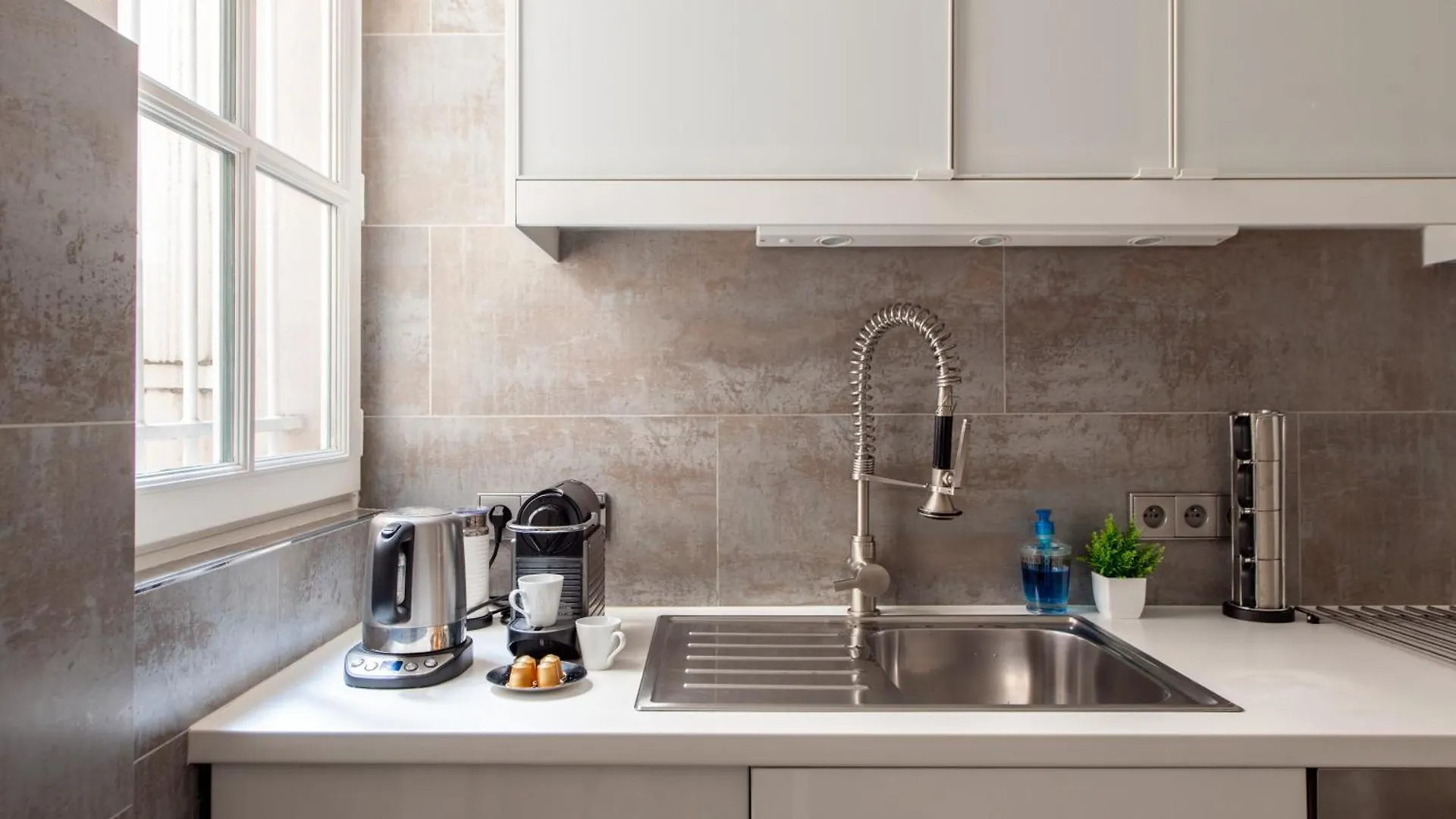 Apartment Charming 4 Guests At Galeries Lafayette And Printemps 9th Ard With Air Conditioning