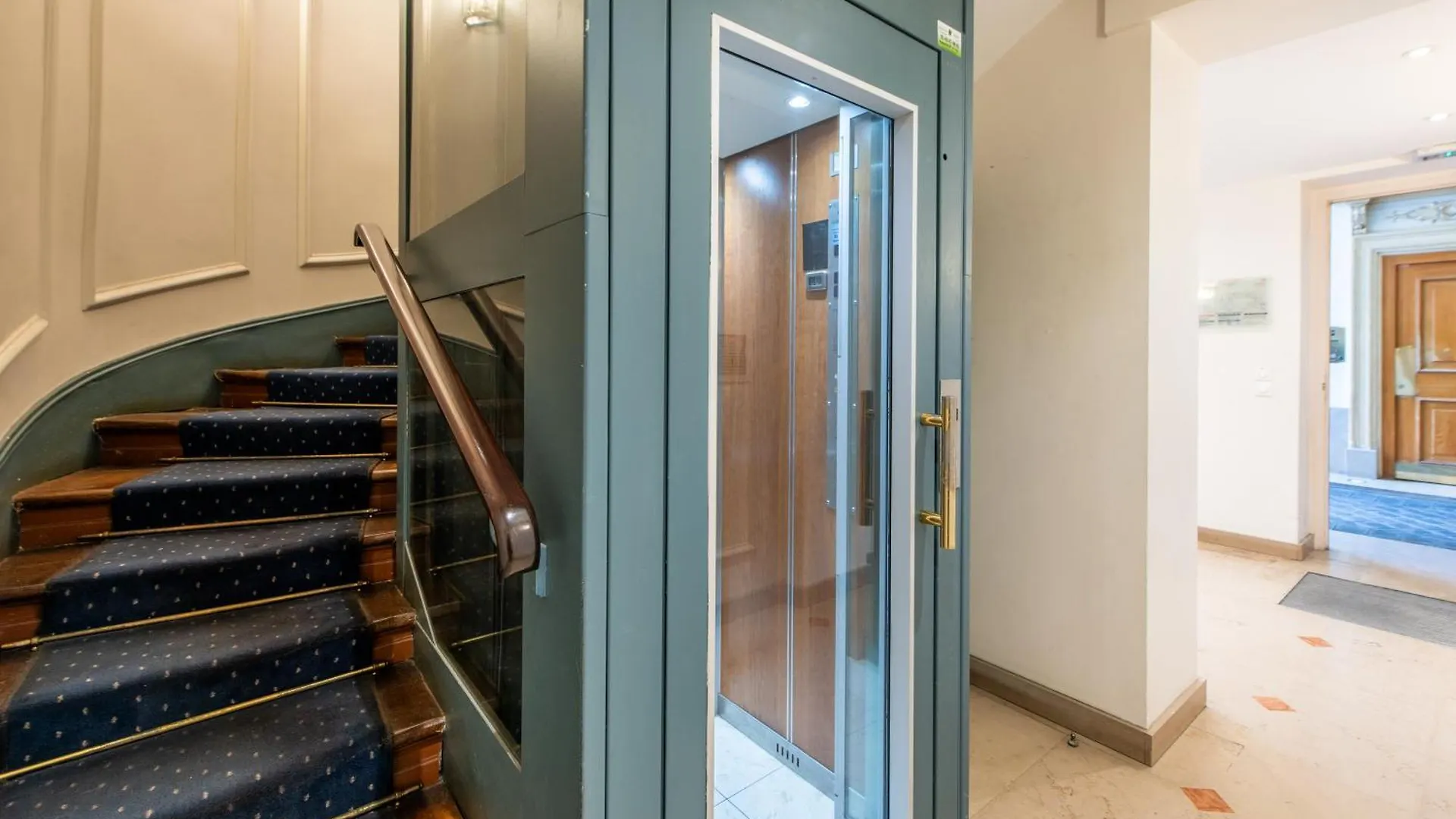 Charming 4 Guests At Galeries Lafayette And Printemps 9th Ard With Air Conditioning * Paris